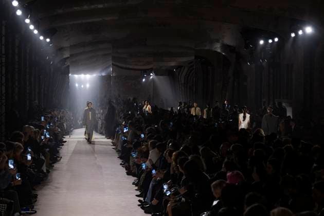 Paris Fashion Week, Victoria Beckham Modenschau . 07 03 2025. Paris, France. Victoria Beckham show at Paris Fashion Week for Autumn Winter 2025 26 .  xi-Imagesx IIM-25791-0125