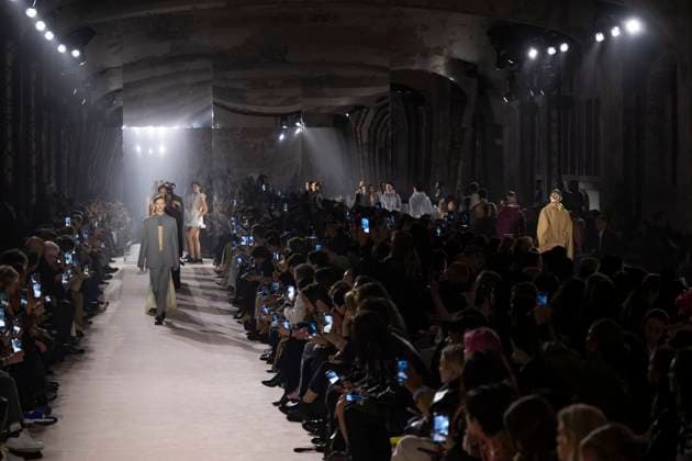 Paris Fashion Week, Victoria Beckham Modenschau . 07 03 2025. Paris, France. Victoria Beckham show at Paris Fashion Week for Autumn Winter 2025 26 .  xi-Imagesx IIM-25791-0127