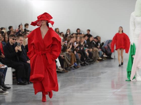 PFW - Issey Miyake Runway A model walks the runway during the Issey Miyake Womenswear Fall Winter 2025-2026 show as part of Paris Fashion, on March 7, 2025 in Paris, France. Photo by Alain-Gil Gonzalez ABACAPRESS.COM Paris France  Copyright: xGonzalezxAlain-Gil ABACAx