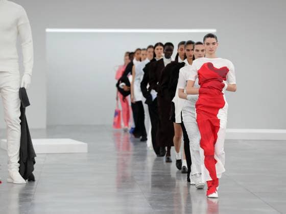 PFW - Issey Miyake Runway A model walks the runway during the Issey Miyake Womenswear Fall Winter 2025-2026 show as part of Paris Fashion, on March 7, 2025 in Paris, France. Photo by Alain-Gil Gonzalez ABACAPRESS.COM Paris France  Copyright: xGonzalezxAlain-Gil ABACAx