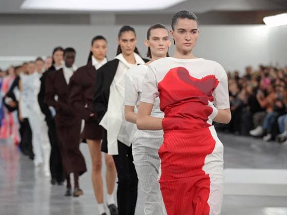 PFW - Issey Miyake Runway A model walks the runway during the Issey Miyake Womenswear Fall Winter 2025-2026 show as part of Paris Fashion, on March 7, 2025 in Paris, France. Photo by Alain-Gil Gonzalez ABACAPRESS.COM Paris France  Copyright: xGonzalezxAlain-Gil ABACAx