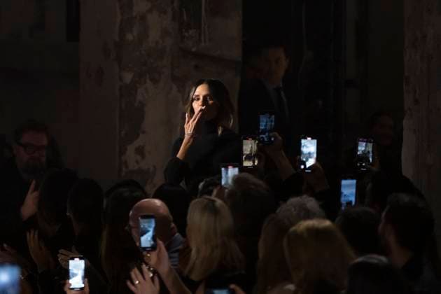 Paris Fashion Week, Victoria Beckham Modenschau . 07 03 2025. Paris, France. Victoria Beckham at the end of her show at Paris Fashion Week for Autumn Winter 2025 26 .  xi-Imagesx IIM-25791-0140
