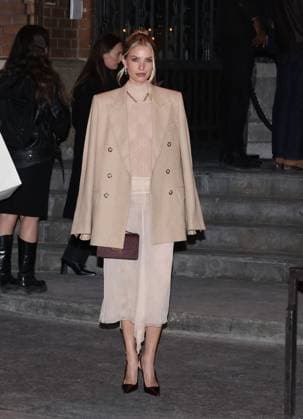 Celebrities at Victoria Beckhams Fashion Show Ready to Wear Collection Fall Winter 2025 2026 during Paris Fashion Week PFW Leonie Hanne Celebrities at Victoria Beckhams Fashion Show Ready to Wear Collection Fall Winter 2025 2026 during Paris Fashion Week PFW , on March 7th, 2025 Celebrities at Victoria Beckhams Fashion Show Ready to Wear Collection Fall Winter 2025 2026 during Paris Fashion Week, on March 7th, 2025 Denis Guignebourg Bestimage Paris France  Copyright: xDenisxGuignebourgx xBestimagexDenisxGuignebourgx xBestimagex