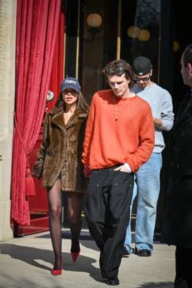 Cruz Beckham, Jackie Apostel and Romeo Beckham leaving their hotel for Womens Ready to Wear Fashion Week, Fall Winter 2025 2026 Cruz Beckham, Jackie Apostel and Romeo Beckham leaving their hotel for Womens Ready to Wear Fashion Week, Fall Winter 2025 2026 441475 2025 03 07 Paris France  Copyright: xBarbaraxNeymanx xStarfacex STAR_441475_002