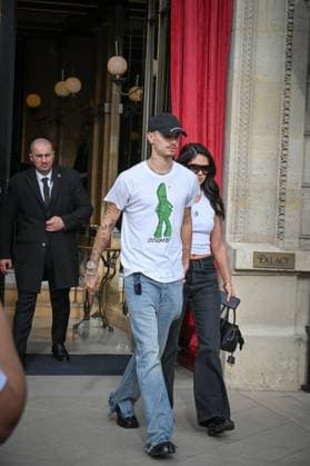 Cruz Beckham, Jackie Apostel and Romeo Beckham leaving their hotel for Womens Ready to Wear Fashion Week, Fall Winter 2025 2026 Romeo Beckham and Kim Turnbull leaving their hotel for Womens Ready to Wear Fashion Week, Fall Winter 2025 2026 441475 2025 03 07 Paris France  Copyright: xBarbaraxNeymanx xStarfacex STAR_441475_014