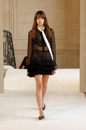 Giambattista Valli Ready to wear fall winter 2025 26 Paris March 2005 Giambattista Valli Ready to wear fall winter 2025 26 Paris March 2005, Credit:Zeppelin Avalon  Copyright: xZeppelinx xAvalonx 0973648088