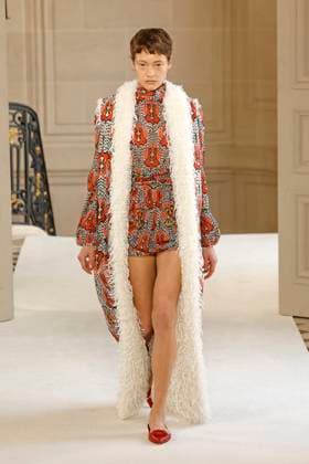 Giambattista Valli Ready to wear fall winter 2025 26 Paris March 2005 Giambattista Valli Ready to wear fall winter 2025 26 Paris March 2005, Credit:Zeppelin Avalon  Copyright: xZeppelinx xAvalonx 0973648976