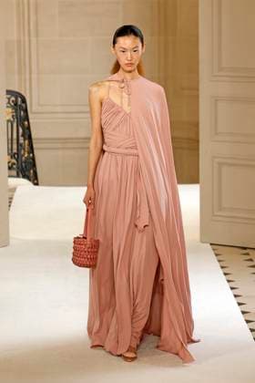 Giambattista Valli Ready to wear fall winter 2025 26 Paris March 2005 Giambattista Valli Ready to wear fall winter 2025 26 Paris March 2005, Credit:Zeppelin Avalon  Copyright: xZeppelinx xAvalonx 0973649379