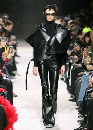 Alain-Gil Gonzalez - PFW - Junya Watanabe Runway - Bela A model walks the runway during the Junya Watanabe Womenswear Fall Winter 2025-2026 show as part of Paris Fashion, on March 8, 2025 in Paris, France. Photo by Alain-Gil Gonzalez ABACAPRESS.COM Paris France  Copyright: xGonzalezxAlain-Gil ABACAx