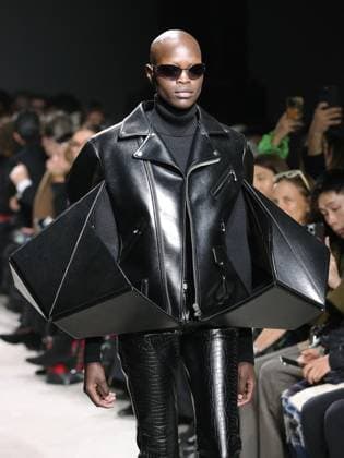 Alain-Gil Gonzalez - PFW - Junya Watanabe Runway - Bela A model walks the runway during the Junya Watanabe Womenswear Fall Winter 2025-2026 show as part of Paris Fashion, on March 8, 2025 in Paris, France. Photo by Alain-Gil Gonzalez ABACAPRESS.COM Paris France  Copyright: xGonzalezxAlain-Gil ABACAx