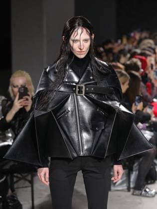 Alain-Gil Gonzalez - PFW - Junya Watanabe Runway - Bela A model walks the runway during the Junya Watanabe Womenswear Fall Winter 2025-2026 show as part of Paris Fashion, on March 8, 2025 in Paris, France. Photo by Alain-Gil Gonzalez ABACAPRESS.COM Paris France  Copyright: xGonzalezxAlain-Gil ABACAx