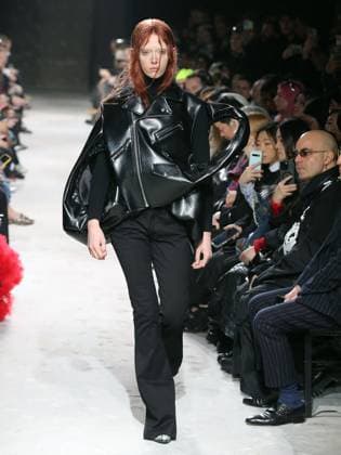 Alain-Gil Gonzalez - PFW - Junya Watanabe Runway - Bela A model walks the runway during the Junya Watanabe Womenswear Fall Winter 2025-2026 show as part of Paris Fashion, on March 8, 2025 in Paris, France. Photo by Alain-Gil Gonzalez ABACAPRESS.COM Paris France  Copyright: xGonzalezxAlain-Gil ABACAx