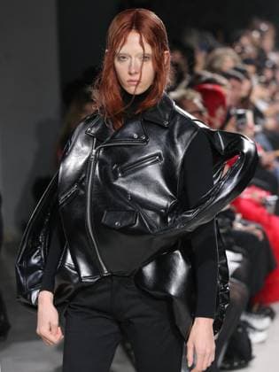 Alain-Gil Gonzalez - PFW - Junya Watanabe Runway - Bela A model walks the runway during the Junya Watanabe Womenswear Fall Winter 2025-2026 show as part of Paris Fashion, on March 8, 2025 in Paris, France. Photo by Alain-Gil Gonzalez ABACAPRESS.COM Paris France  Copyright: xGonzalezxAlain-Gil ABACAx