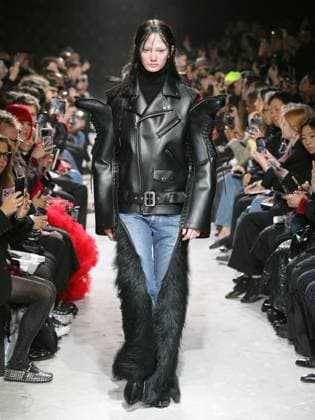 Alain-Gil Gonzalez - PFW - Junya Watanabe Runway - Bela A model walks the runway during the Junya Watanabe Womenswear Fall Winter 2025-2026 show as part of Paris Fashion, on March 8, 2025 in Paris, France. Photo by Alain-Gil Gonzalez ABACAPRESS.COM Paris France  Copyright: xGonzalezxAlain-Gil ABACAx