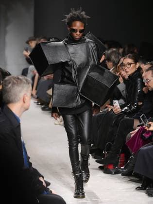 Alain-Gil Gonzalez - PFW - Junya Watanabe Runway - Bela A model walks the runway during the Junya Watanabe Womenswear Fall Winter 2025-2026 show as part of Paris Fashion, on March 8, 2025 in Paris, France. Photo by Alain-Gil Gonzalez ABACAPRESS.COM Paris France  Copyright: xGonzalezxAlain-Gil ABACAx