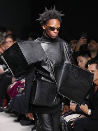 Alain-Gil Gonzalez - PFW - Junya Watanabe Runway - Bela A model walks the runway during the Junya Watanabe Womenswear Fall Winter 2025-2026 show as part of Paris Fashion, on March 8, 2025 in Paris, France. Photo by Alain-Gil Gonzalez ABACAPRESS.COM Paris France  Copyright: xGonzalezxAlain-Gil ABACAx