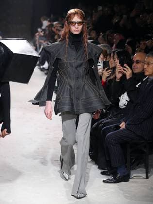 Alain-Gil Gonzalez - PFW - Junya Watanabe Runway - Bela A model walks the runway during the Junya Watanabe Womenswear Fall Winter 2025-2026 show as part of Paris Fashion, on March 8, 2025 in Paris, France. Photo by Alain-Gil Gonzalez ABACAPRESS.COM Paris France  Copyright: xGonzalezxAlain-Gil ABACAx