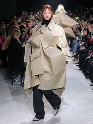 Alain-Gil Gonzalez - PFW - Junya Watanabe Runway - Bela A model walks the runway during the Junya Watanabe Womenswear Fall Winter 2025-2026 show as part of Paris Fashion, on March 8, 2025 in Paris, France. Photo by Alain-Gil Gonzalez ABACAPRESS.COM Paris France  Copyright: xGonzalezxAlain-Gil ABACAx