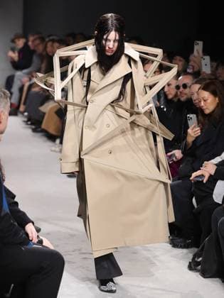 Alain-Gil Gonzalez - PFW - Junya Watanabe Runway - Bela A model walks the runway during the Junya Watanabe Womenswear Fall Winter 2025-2026 show as part of Paris Fashion, on March 8, 2025 in Paris, France. Photo by Alain-Gil Gonzalez ABACAPRESS.COM Paris France  Copyright: xGonzalezxAlain-Gil ABACAx