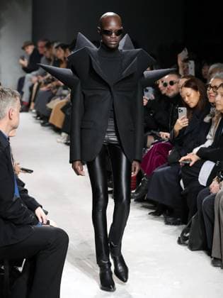 Alain-Gil Gonzalez - PFW - Junya Watanabe Runway - Bela A model walks the runway during the Junya Watanabe Womenswear Fall Winter 2025-2026 show as part of Paris Fashion, on March 8, 2025 in Paris, France. Photo by Alain-Gil Gonzalez ABACAPRESS.COM Paris France  Copyright: xGonzalezxAlain-Gil ABACAx