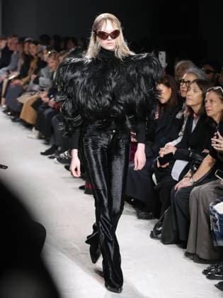 Alain-Gil Gonzalez - PFW - Junya Watanabe Runway - Bela A model walks the runway during the Junya Watanabe Womenswear Fall Winter 2025-2026 show as part of Paris Fashion, on March 8, 2025 in Paris, France. Photo by Alain-Gil Gonzalez ABACAPRESS.COM Paris France  Copyright: xGonzalezxAlain-Gil ABACAx