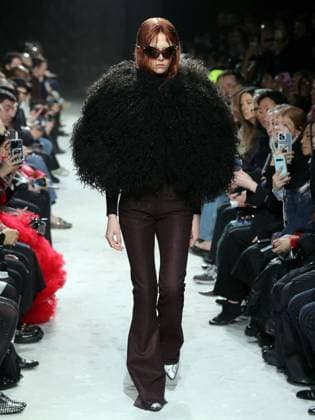 Alain-Gil Gonzalez - PFW - Junya Watanabe Runway - Bela A model walks the runway during the Junya Watanabe Womenswear Fall Winter 2025-2026 show as part of Paris Fashion, on March 8, 2025 in Paris, France. Photo by Alain-Gil Gonzalez ABACAPRESS.COM Paris France  Copyright: xGonzalezxAlain-Gil ABACAx
