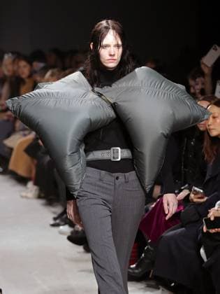 Alain-Gil Gonzalez - PFW - Junya Watanabe Runway - Bela A model walks the runway during the Junya Watanabe Womenswear Fall Winter 2025-2026 show as part of Paris Fashion, on March 8, 2025 in Paris, France. Photo by Alain-Gil Gonzalez ABACAPRESS.COM Paris France  Copyright: xGonzalezxAlain-Gil ABACAx