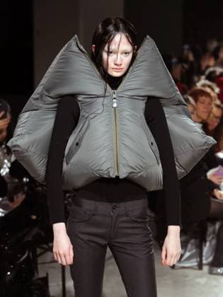 Alain-Gil Gonzalez - PFW - Junya Watanabe Runway - Bela A model walks the runway during the Junya Watanabe Womenswear Fall Winter 2025-2026 show as part of Paris Fashion, on March 8, 2025 in Paris, France. Photo by Alain-Gil Gonzalez ABACAPRESS.COM Paris France  Copyright: xGonzalezxAlain-Gil ABACAx