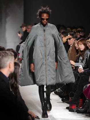 Alain-Gil Gonzalez - PFW - Junya Watanabe Runway - Bela A model walks the runway during the Junya Watanabe Womenswear Fall Winter 2025-2026 show as part of Paris Fashion, on March 8, 2025 in Paris, France. Photo by Alain-Gil Gonzalez ABACAPRESS.COM Paris France  Copyright: xGonzalezxAlain-Gil ABACAx