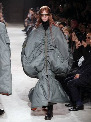 Alain-Gil Gonzalez - PFW - Junya Watanabe Runway - Bela A model walks the runway during the Junya Watanabe Womenswear Fall Winter 2025-2026 show as part of Paris Fashion, on March 8, 2025 in Paris, France. Photo by Alain-Gil Gonzalez ABACAPRESS.COM Paris France  Copyright: xGonzalezxAlain-Gil ABACAx