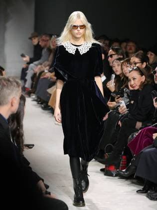 Alain-Gil Gonzalez - PFW - Junya Watanabe Runway - Bela A model walks the runway during the Junya Watanabe Womenswear Fall Winter 2025-2026 show as part of Paris Fashion, on March 8, 2025 in Paris, France. Photo by Alain-Gil Gonzalez ABACAPRESS.COM Paris France  Copyright: xGonzalezxAlain-Gil ABACAx