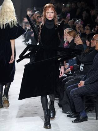 Alain-Gil Gonzalez - PFW - Junya Watanabe Runway - Bela A model walks the runway during the Junya Watanabe Womenswear Fall Winter 2025-2026 show as part of Paris Fashion, on March 8, 2025 in Paris, France. Photo by Alain-Gil Gonzalez ABACAPRESS.COM Paris France  Copyright: xGonzalezxAlain-Gil ABACAx