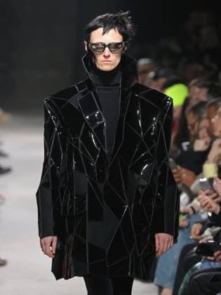 Alain-Gil Gonzalez - PFW - Junya Watanabe Runway - Bela A model walks the runway during the Junya Watanabe Womenswear Fall Winter 2025-2026 show as part of Paris Fashion, on March 8, 2025 in Paris, France. Photo by Alain-Gil Gonzalez ABACAPRESS.COM Paris France  Copyright: xGonzalezxAlain-Gil ABACAx