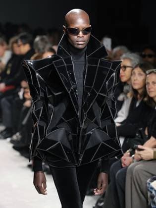 Alain-Gil Gonzalez - PFW - Junya Watanabe Runway - Bela A model walks the runway during the Junya Watanabe Womenswear Fall Winter 2025-2026 show as part of Paris Fashion, on March 8, 2025 in Paris, France. Photo by Alain-Gil Gonzalez ABACAPRESS.COM Paris France  Copyright: xGonzalezxAlain-Gil ABACAx