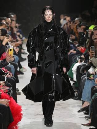 Alain-Gil Gonzalez - PFW - Junya Watanabe Runway - Bela A model walks the runway during the Junya Watanabe Womenswear Fall Winter 2025-2026 show as part of Paris Fashion, on March 8, 2025 in Paris, France. Photo by Alain-Gil Gonzalez ABACAPRESS.COM Paris France  Copyright: xGonzalezxAlain-Gil ABACAx