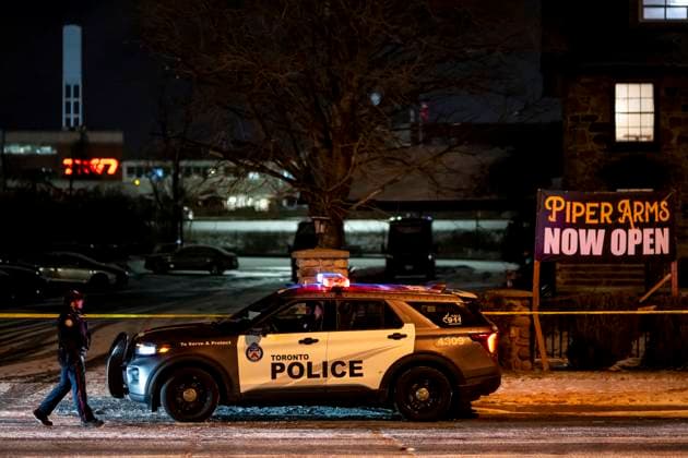 March 8, 2025, Toronto, On, Canada: Toronto Police investigate a mass shooting at the Piper Arms Pub near the Scarborough Town Centre in Toronto on Saturday, March 8, 2025. Toronto Canada  - ZUMAc35_ 20250308_zaf_c35_001 Copyright: xChristopherxKatsarovx