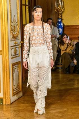 Paris Fashion Week, Roisin Pierce Modenschau PFW - Roisín Pierce Runway A model walks the runway during the Róisín Pierce Womenswear Fall Winter 2025-2026 show as part of Paris Fashion on March 07, 2025 in Paris, France. Photo by Shootpix ABACAPRESS.COM Paris France  Copyright: xShootpix ABACAx