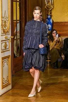 Paris Fashion Week, Roisin Pierce Modenschau PFW - Roisín Pierce Runway A model walks the runway during the Róisín Pierce Womenswear Fall Winter 2025-2026 show as part of Paris Fashion on March 07, 2025 in Paris, France. Photo by Shootpix ABACAPRESS.COM Paris France  Copyright: xShootpix ABACAx