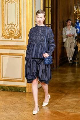 Paris Fashion Week, Roisin Pierce Modenschau PFW - Roisín Pierce Runway A model walks the runway during the Róisín Pierce Womenswear Fall Winter 2025-2026 show as part of Paris Fashion on March 07, 2025 in Paris, France. Photo by Shootpix ABACAPRESS.COM Paris France  Copyright: xShootpix ABACAx