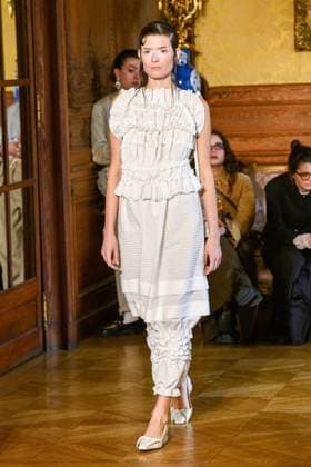 Paris Fashion Week, Roisin Pierce Modenschau PFW - Roisín Pierce Runway A model walks the runway during the Róisín Pierce Womenswear Fall Winter 2025-2026 show as part of Paris Fashion on March 07, 2025 in Paris, France. Photo by Shootpix ABACAPRESS.COM Paris France  Copyright: xShootpix ABACAx