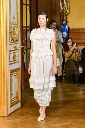 Paris Fashion Week, Roisin Pierce Modenschau PFW - Roisín Pierce Runway A model walks the runway during the Róisín Pierce Womenswear Fall Winter 2025-2026 show as part of Paris Fashion on March 07, 2025 in Paris, France. Photo by Shootpix ABACAPRESS.COM Paris France  Copyright: xShootpix ABACAx