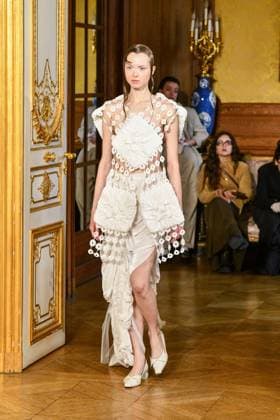 Paris Fashion Week, Roisin Pierce Modenschau PFW - Roisín Pierce Runway A model walks the runway during the Róisín Pierce Womenswear Fall Winter 2025-2026 show as part of Paris Fashion on March 07, 2025 in Paris, France. Photo by Shootpix ABACAPRESS.COM Paris France  Copyright: xShootpix ABACAx