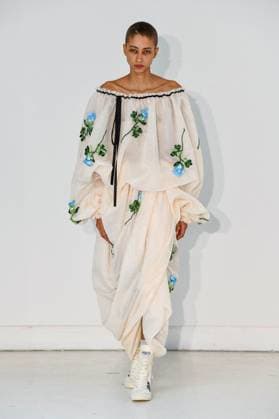 PFW - Caroline Hu Runway A model walks the runway during the Caroline Hu Womenswear Fall Winter 2025-2026 show as part of Paris Fashion on March 06, 2025 in Paris, France Photo by Shootpix ABACAPRESS.COM Paris France  Copyright: xShootpix ABACAx