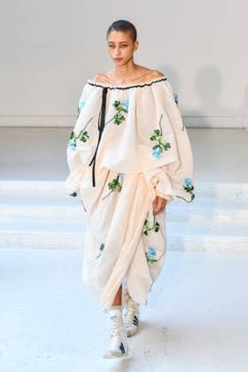 PFW - Caroline Hu Runway A model walks the runway during the Caroline Hu Womenswear Fall Winter 2025-2026 show as part of Paris Fashion on March 06, 2025 in Paris, France Photo by Shootpix ABACAPRESS.COM Paris France  Copyright: xShootpix ABACAx