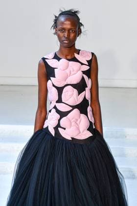 Entertainment Bilder des Tages PFW - Caroline Hu Runway A model walks the runway during the Caroline Hu Womenswear Fall Winter 2025-2026 show as part of Paris Fashion on March 06, 2025 in Paris, France Photo by Shootpix ABACAPRESS.COM Paris France  Copyright: xShootpix ABACAx