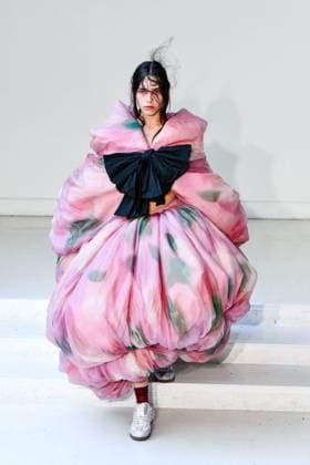 PFW - Caroline Hu Runway A model walks the runway during the Caroline Hu Womenswear Fall Winter 2025-2026 show as part of Paris Fashion on March 06, 2025 in Paris, France Photo by Shootpix ABACAPRESS.COM Paris France  Copyright: xShootpix ABACAx