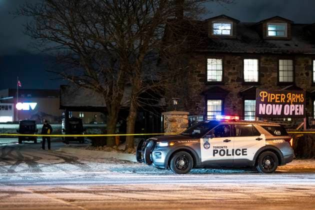 March 8, 2025, Toronto, On, Canada: Toronto Police investigate a mass shooting at the Piper Arms Pub near the Scarborough Town Centre in Toronto on Saturday, March 8, 2025. Toronto Canada  - ZUMAc35_ 20250308_zaf_c35_011 Copyright: xChristopherxKatsarovx