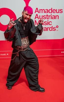 20250307 Red Carpet Verleihung 25. Amadeus Austrian Music Awards WIEN, OESTERREICH - 07. MAERZ: Radio Moderator und Kuenstler Matthias Klammer bei seiner Ankunft am Redcarpet anlaesslich der Verleihung des 25. Amadeus Austria Music Awards 2025 in der MARX Halle am 07. Maerz 20253 in Wien, Oesterreich. 250307_SEPA_17_133 Copyright: xIsabellexOuvrardx SEPAxMedia