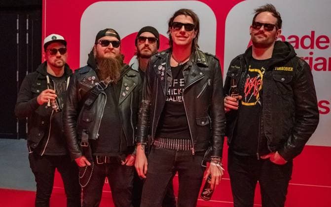 20250307 Red Carpet Verleihung 25. Amadeus Austrian Music Awards WIEN, OESTERREICH - 07. MAERZ: Nominierte fuer die 25. Amadeus Austria Music Award 2025 in der Genre-Kategorie -Hard and Heavy- Punk- Rock-Band TURBOBIER bei ihrer Ankunft am Redcarpet anlaesslich der Verleihung des 25. Amadeus Austria Music Awards 2025 in der MARX Halle am 07. Maerz 20253 in Wien, Oesterreich. 250307_SEPA_17_147 Copyright: xIsabellexOuvrardx SEPAxMedia