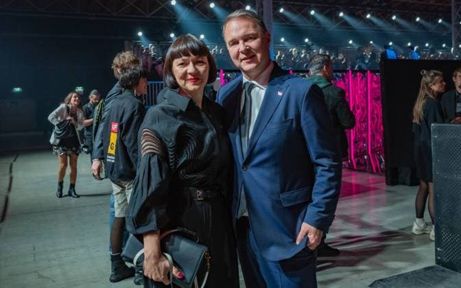 20250307 Red Carpet Verleihung 25. Amadeus Austrian Music Awards WIEN, OESTERREICH - 07. MAERZ: SPOe Abgeordneter zum Nationalrat, Bundesparteivorsitzender und Klubvorsitzender und Vize-Kanzler Andreas Babler mit seiner Gattin Stadtparteivorsitzende der SPOe Traiskirchen und Gemeinderaetin Karin Blum Karin Blum. bei seiner Ankunft am Redcarpet anlaesslich der Verleihung des 25. Amadeus Austria Music Awards 2025 in der MARX Halle am 07. Maerz 20253 in Wien, Oesterreich. 250307_SEPA_17_151 Copyright: xIsabellexOuvrardx SEPAxMedia